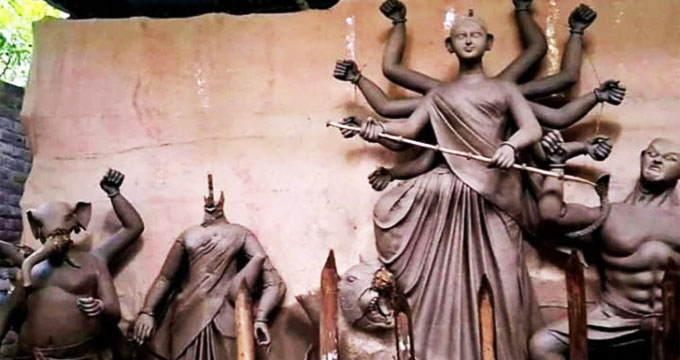Bangladesh: দুর্গা প্রতিমার মূর্তি ভাঙছে মুসলিম উগ্রপন্থীরা!